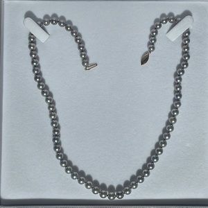 Black pearl necklace